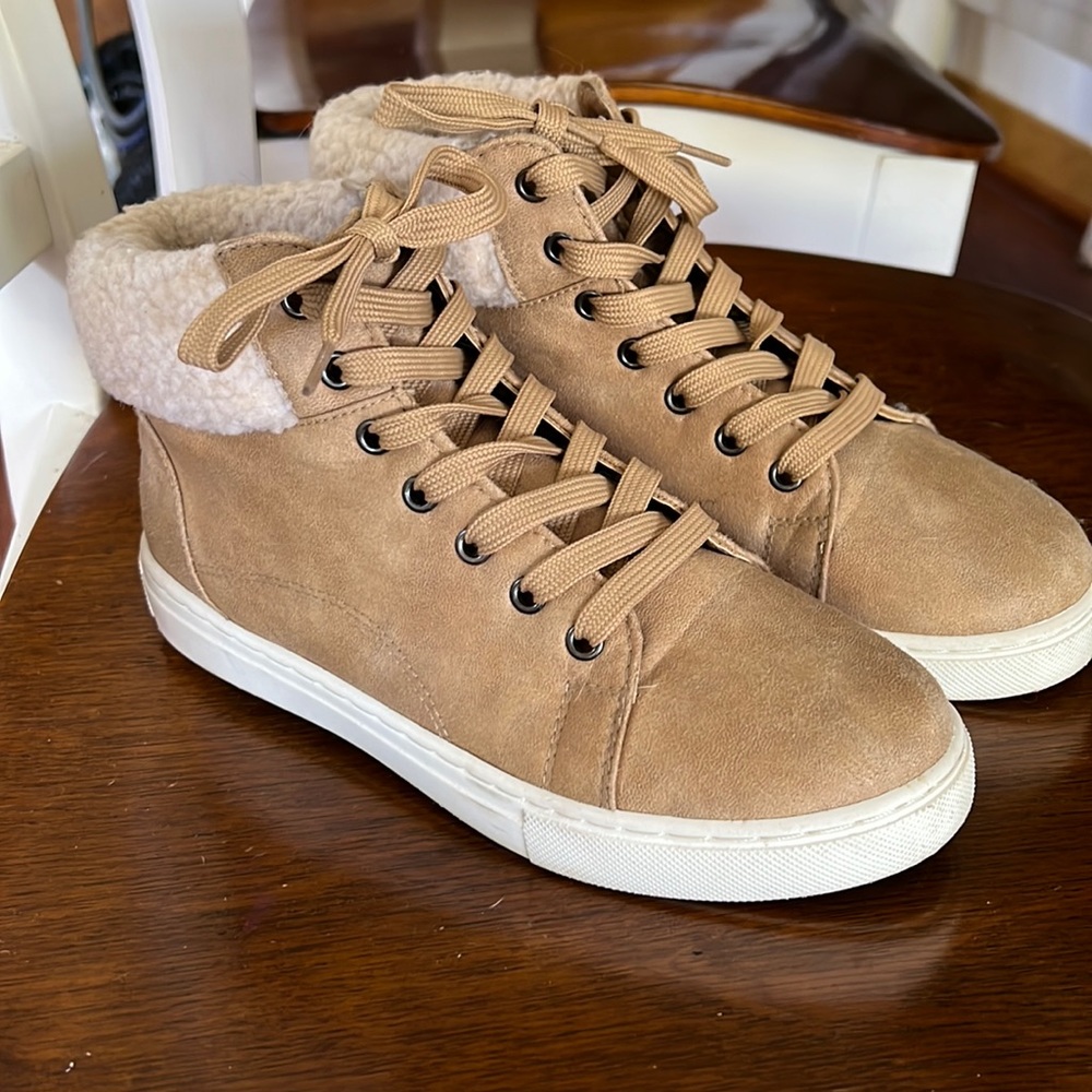 Women boots size 6